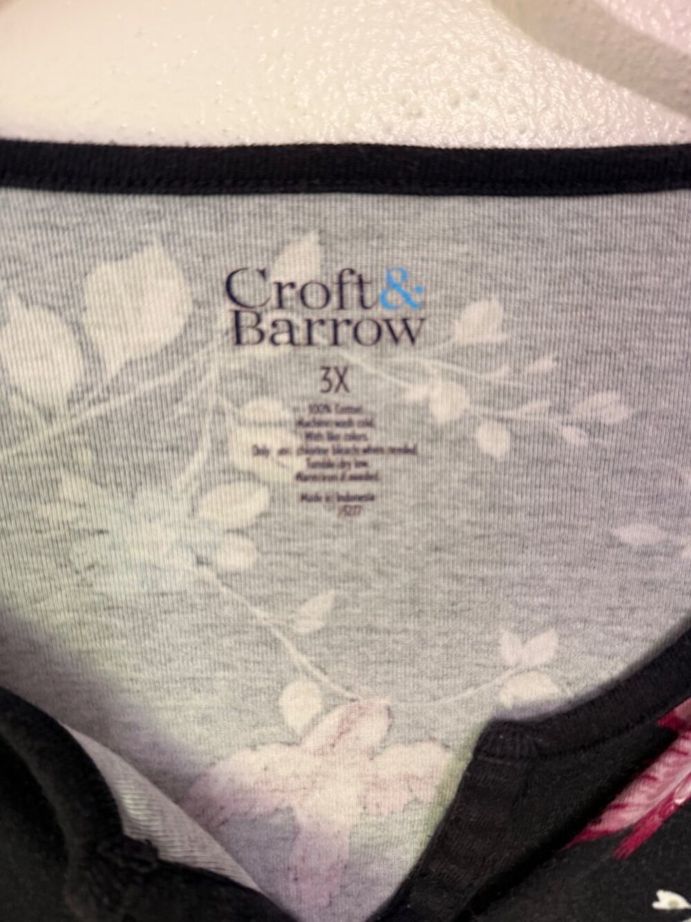 Croft & Barrow Knit Top Black Multi Floral Hummingbird Henley Womans 3X - Picture 4 of 6